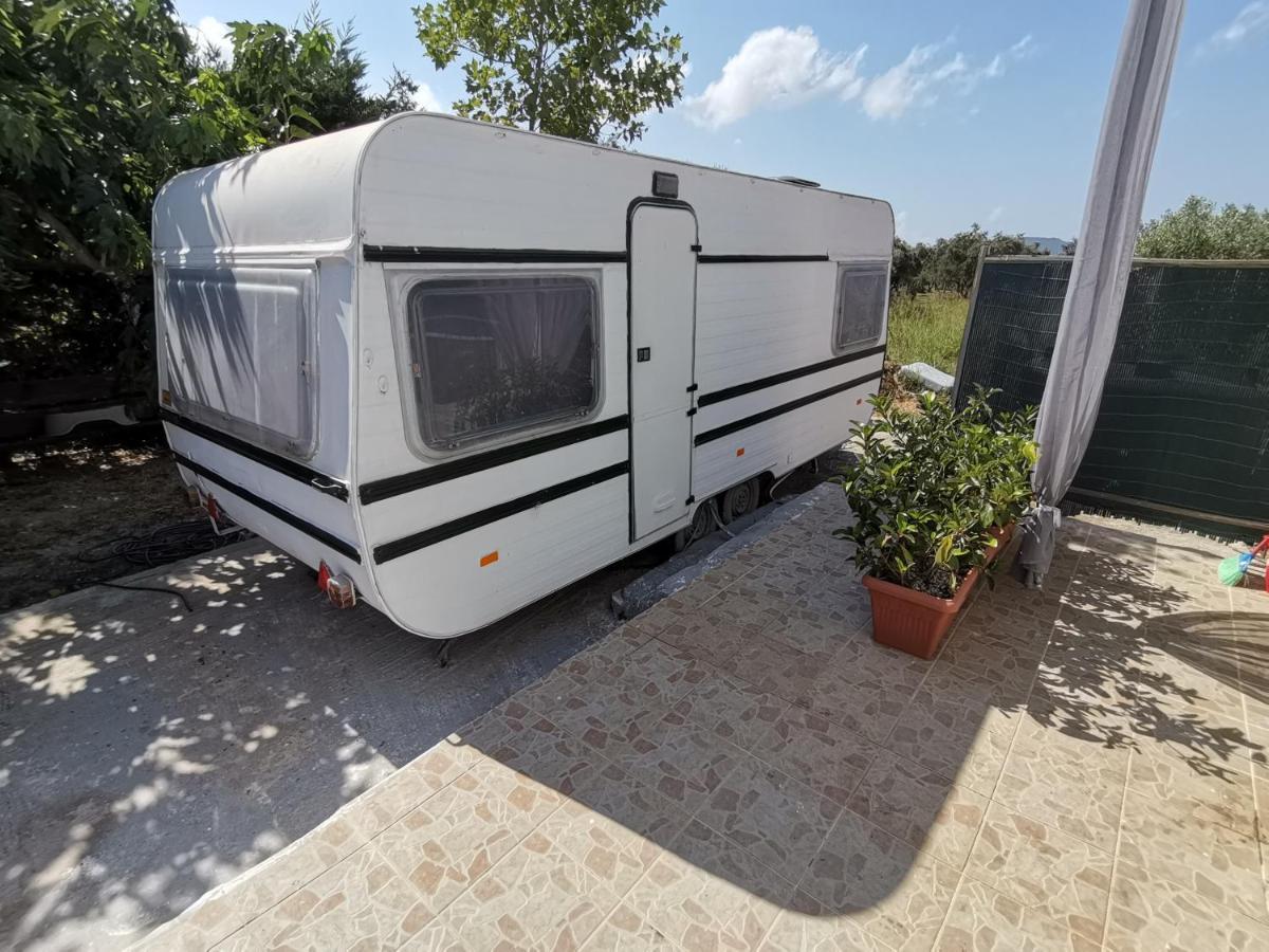 Green Garden Caravan Hotel Agrilia Екстериор снимка