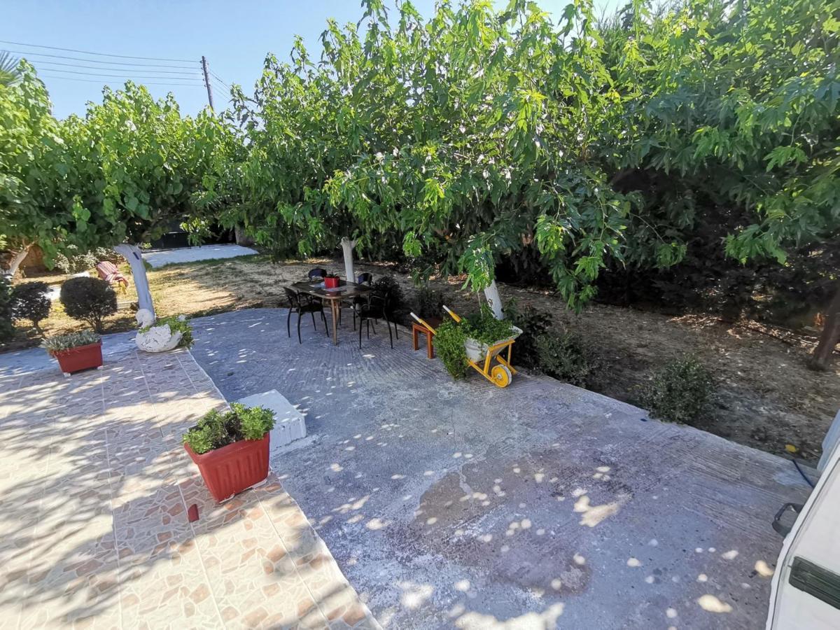 Green Garden Caravan Hotel Agrilia Екстериор снимка